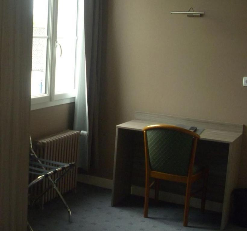 Auberge Du Vieux Chateau Saint-Sauveur-le-Vicomte Room photo